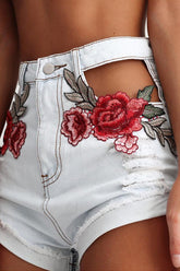 Shorts vaqueros calados con bordado floral